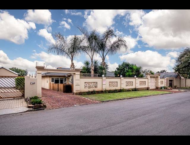 7 BEDROOM HOUSE FOR SALE IN RACEVIEW